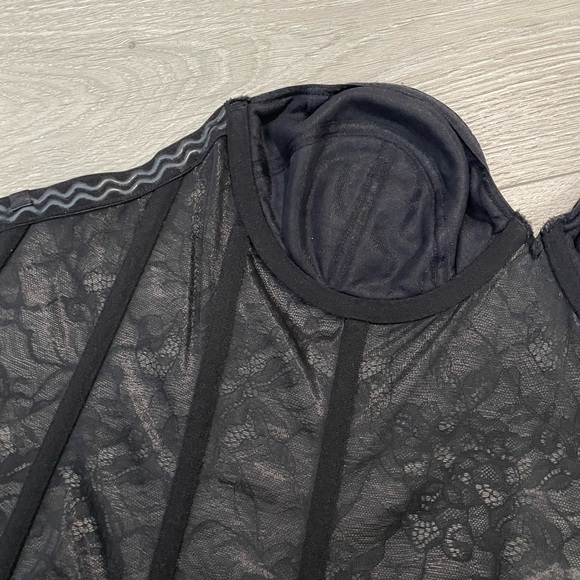 Vintage Vera Wang Lace Corset - Picture 2 of 4